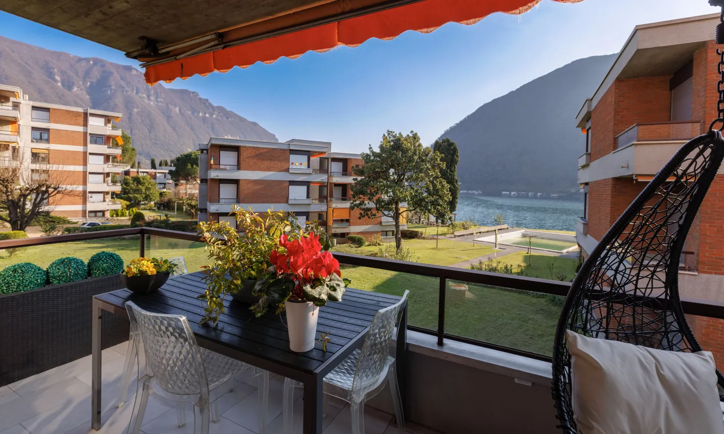 SPLENDID AND BRIGHT 4.5 ROOMS WITH POOL IN MAROGGIA - Photo 2 of 9