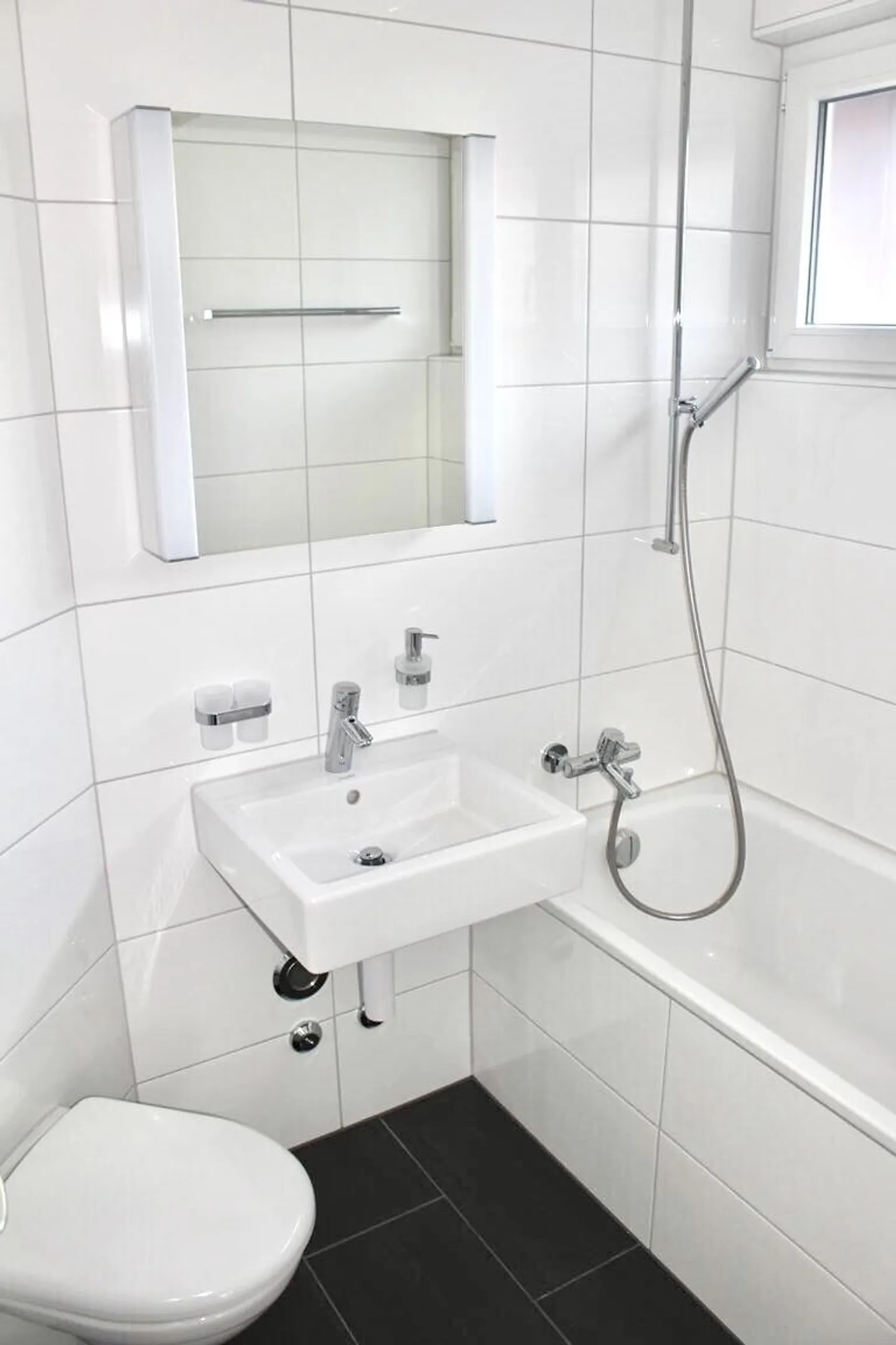 Appartement 1 pièce de 28 m² au dernier étage avec balcon - Photo 3 sur 7