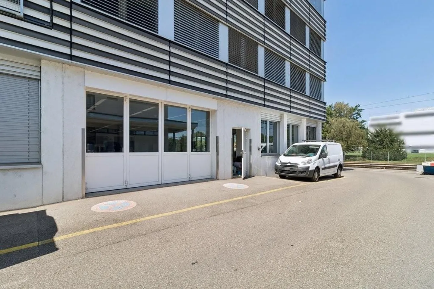 Espace commercial spacieux et bureaux à louer à Schlieren - Photo 2 sur 10