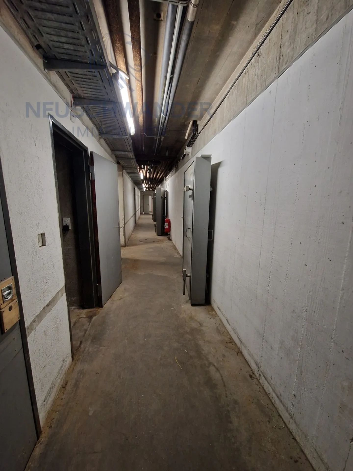 High-potential building in the heart of the city and 19 parking spaces - Photo 4 of 9