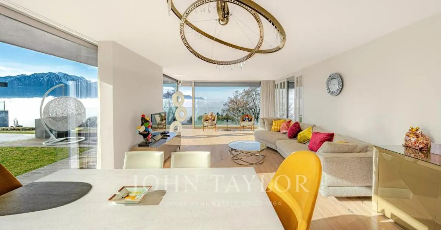 Stunning Apartment with Lake View - Photo 2 of 12