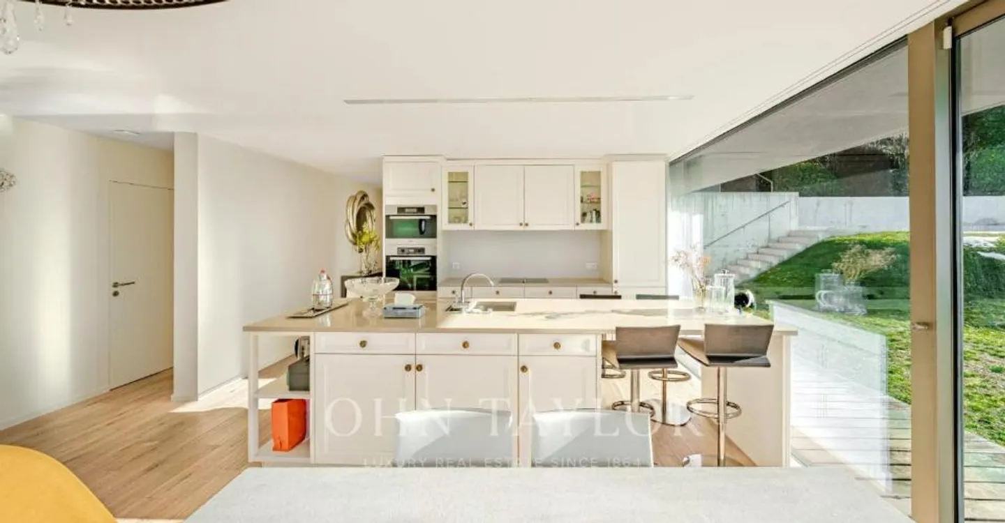 Stunning Apartment with Lake View - Photo 3 of 12