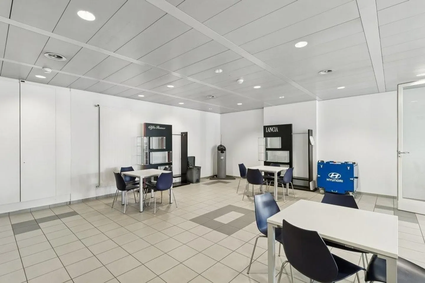 Espace commercial spacieux et bureaux à louer à Schlieren - Photo 6 sur 10