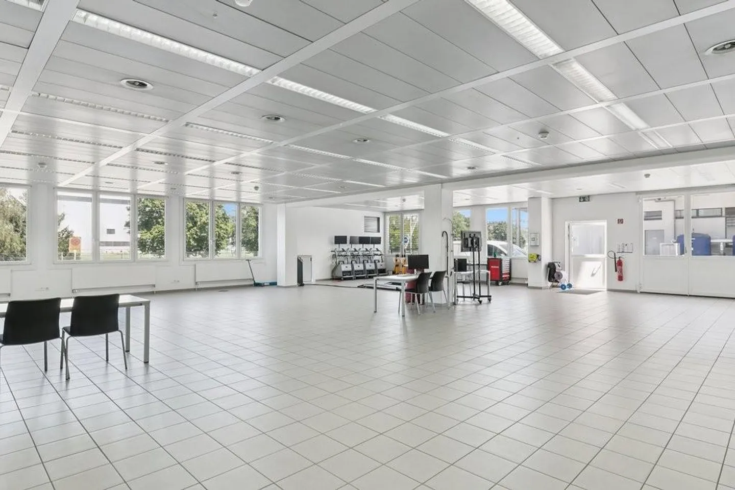 Espace commercial spacieux et bureaux à louer à Schlieren - Photo 4 sur 10