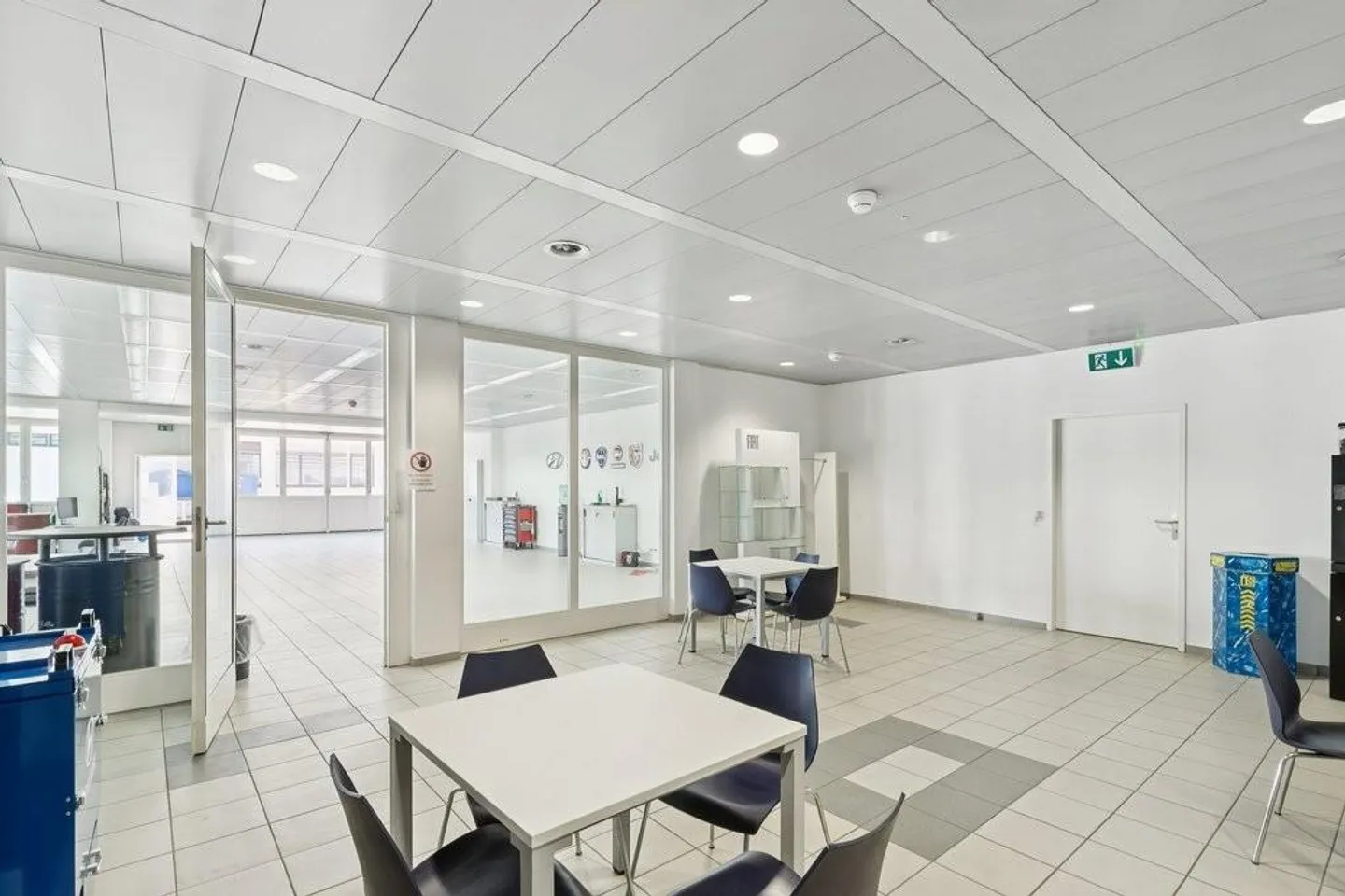 Espace commercial spacieux et bureaux à louer à Schlieren - Photo 7 sur 10