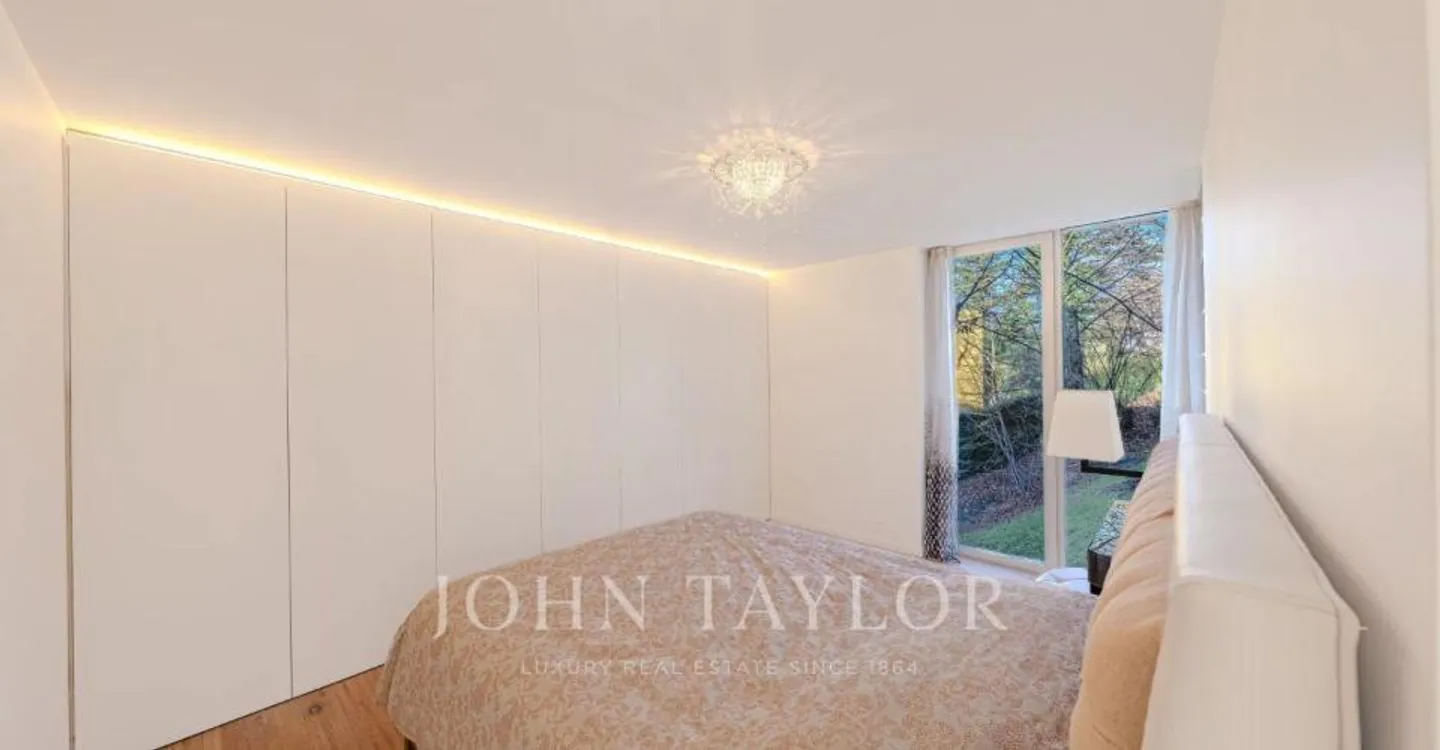 Stunning Apartment with Lake View - Photo 7 of 12