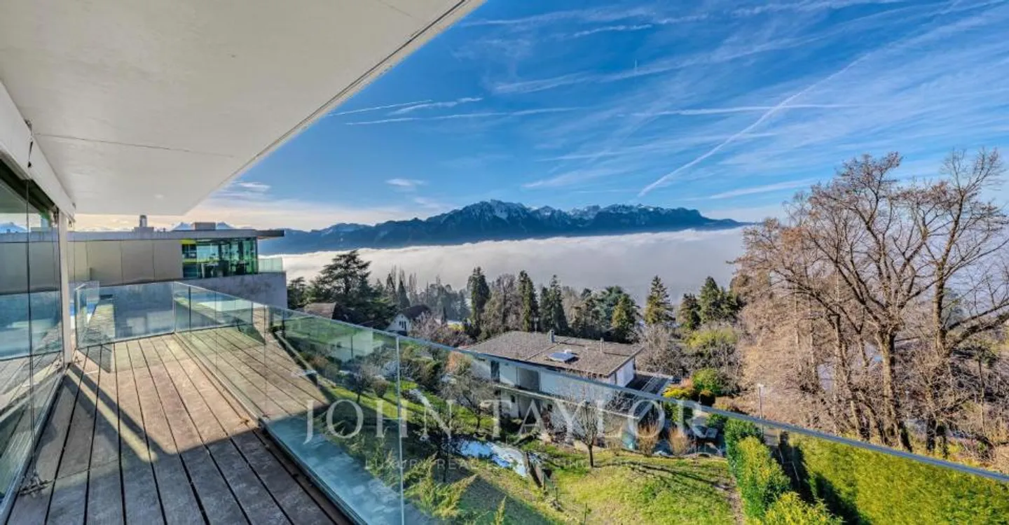 Stunning Apartment with Lake View - Photo 9 of 12
