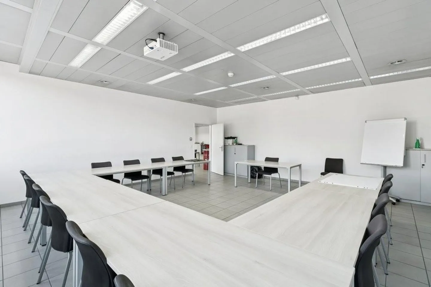Espace commercial spacieux et bureaux à louer à Schlieren - Photo 9 sur 10