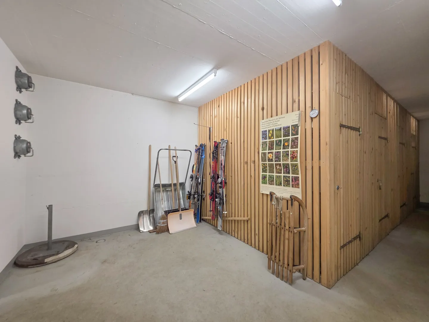 4 Room Apartment Upper/Attic Floor - Photo 15 of 18