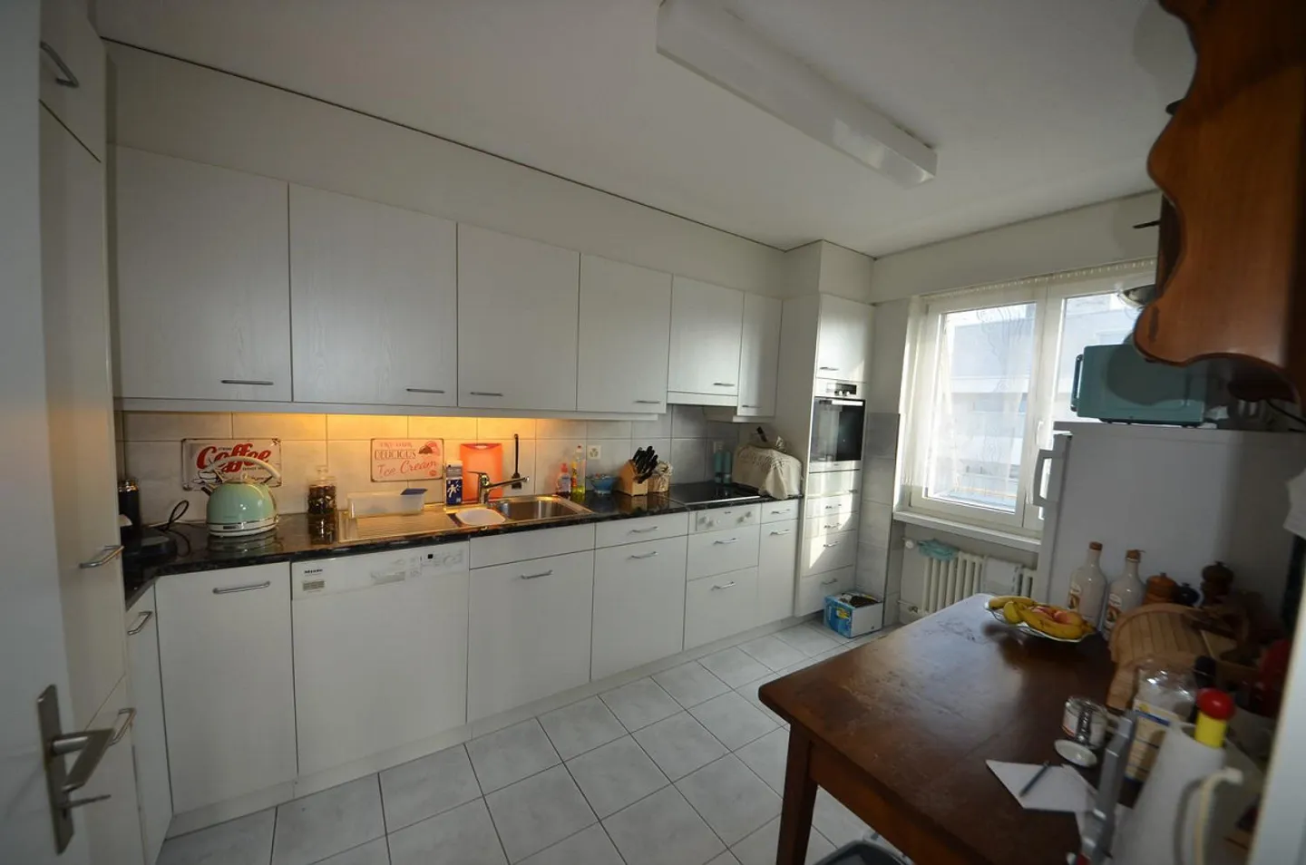 Appartement spacieux de 4,5 pièces à louer dans un emplacement central - Photo 3 sur 7