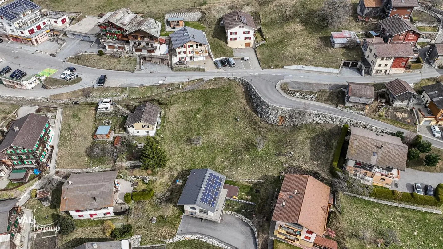 Terreno edificabile situato in posizione centrale in un ambiente attraente e adatto alle famiglie - Foto 3 di 8