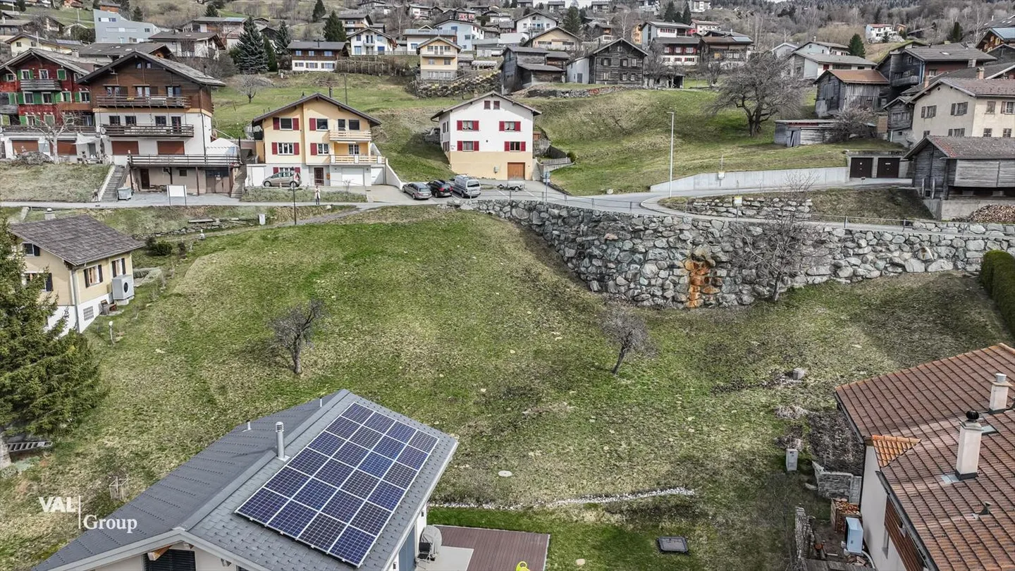 Terreno edificabile situato in posizione centrale in un ambiente attraente e adatto alle famiglie - Foto 4 di 8