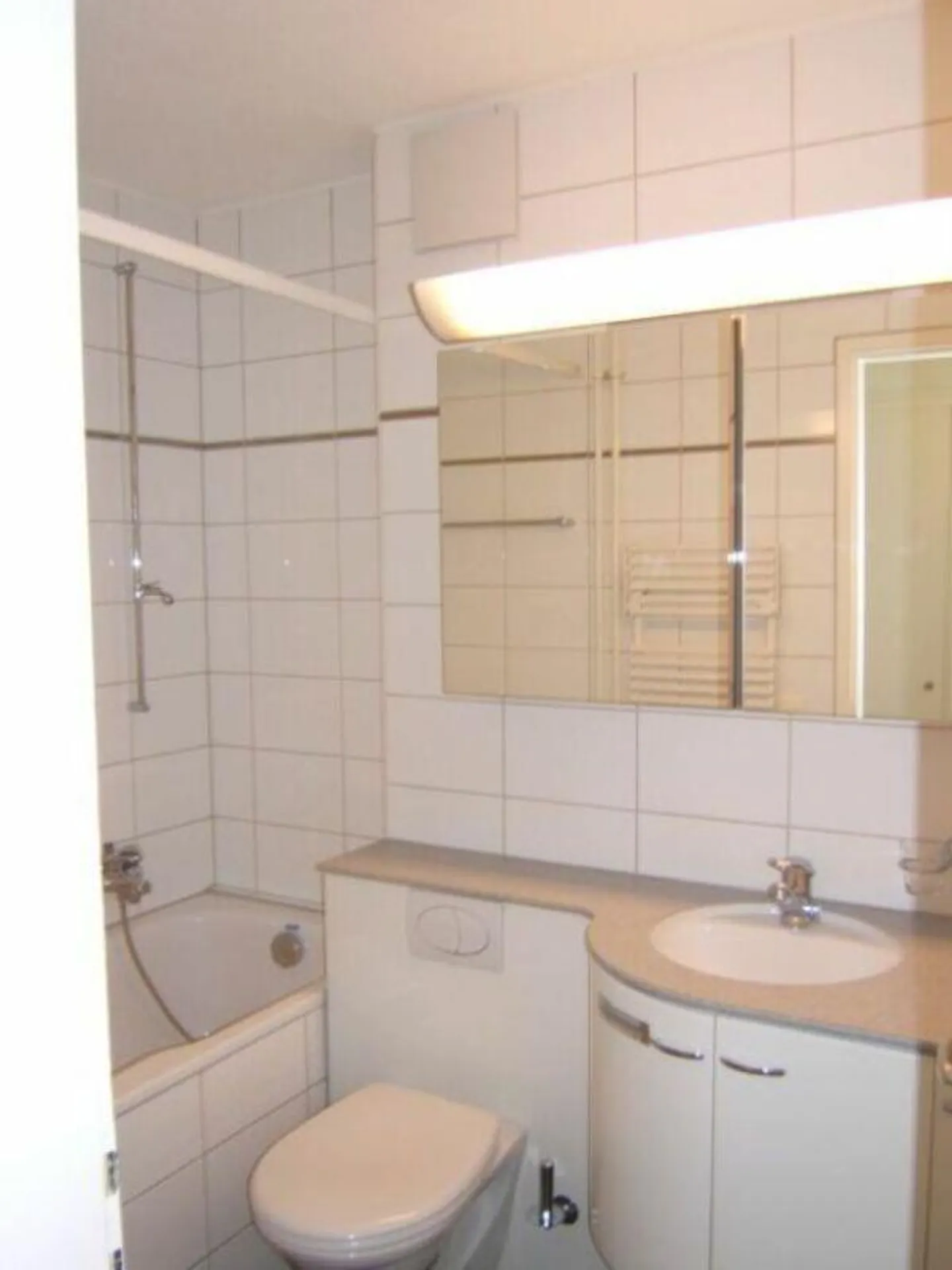 2-room apartment in the green with lake view - Photo 3 of 7