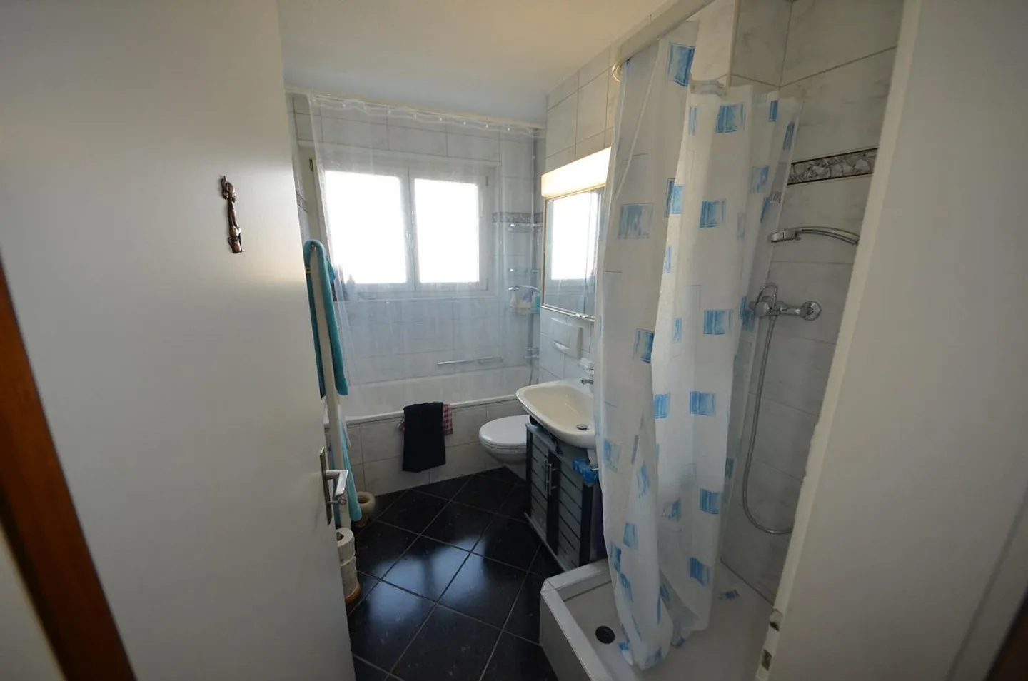 Appartement spacieux de 4,5 pièces à louer dans un emplacement central - Photo 7 sur 7