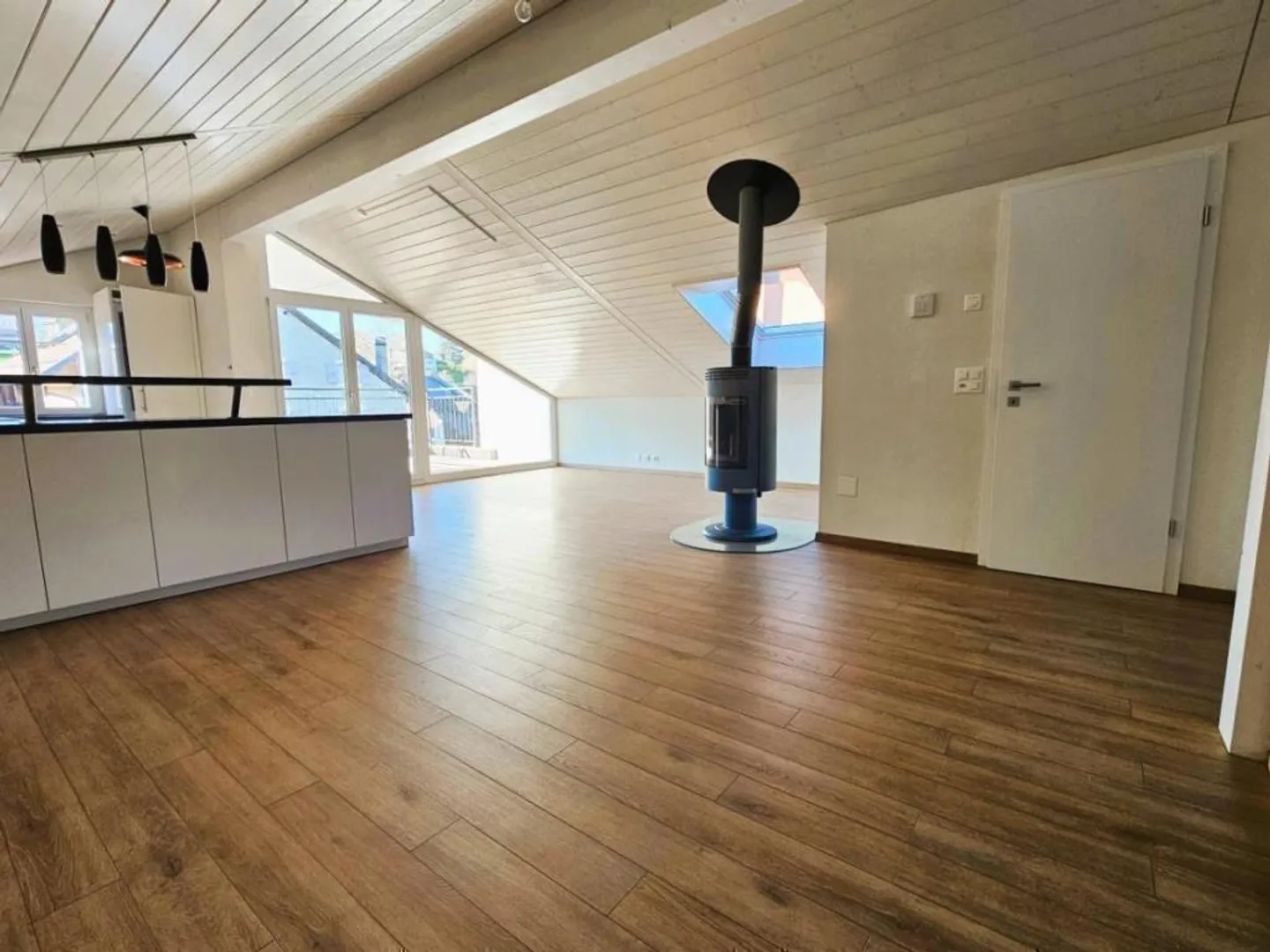 Atypical Apartment with Sunset Terrace - Photo 4 of 10