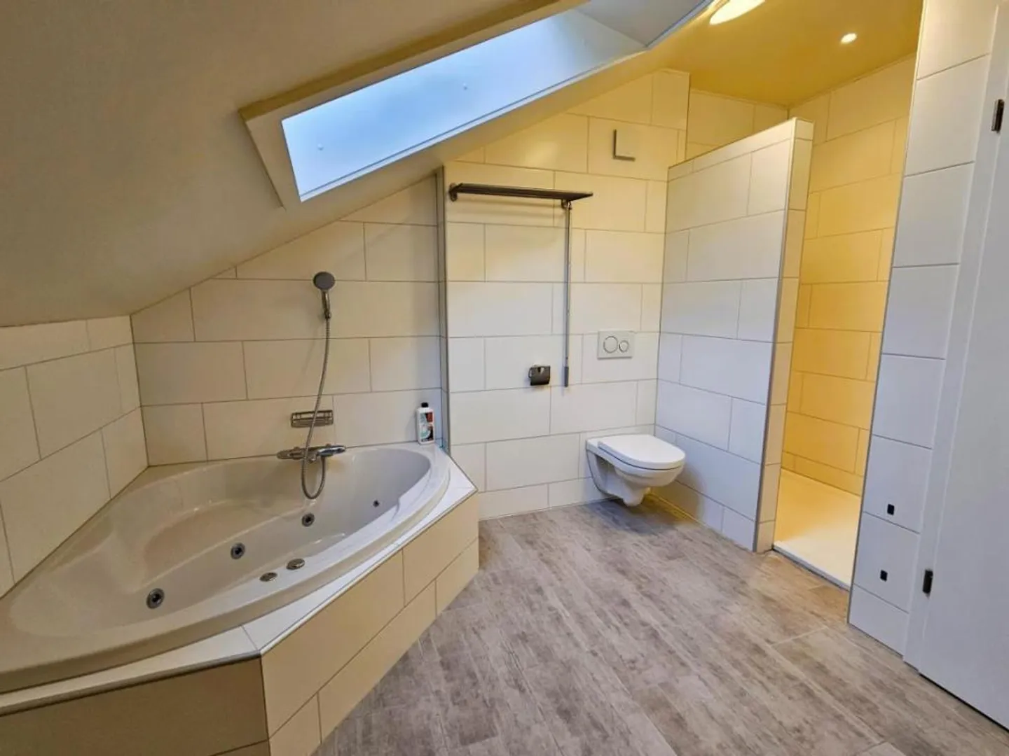 Atypical Apartment with Sunset Terrace - Photo 8 of 10