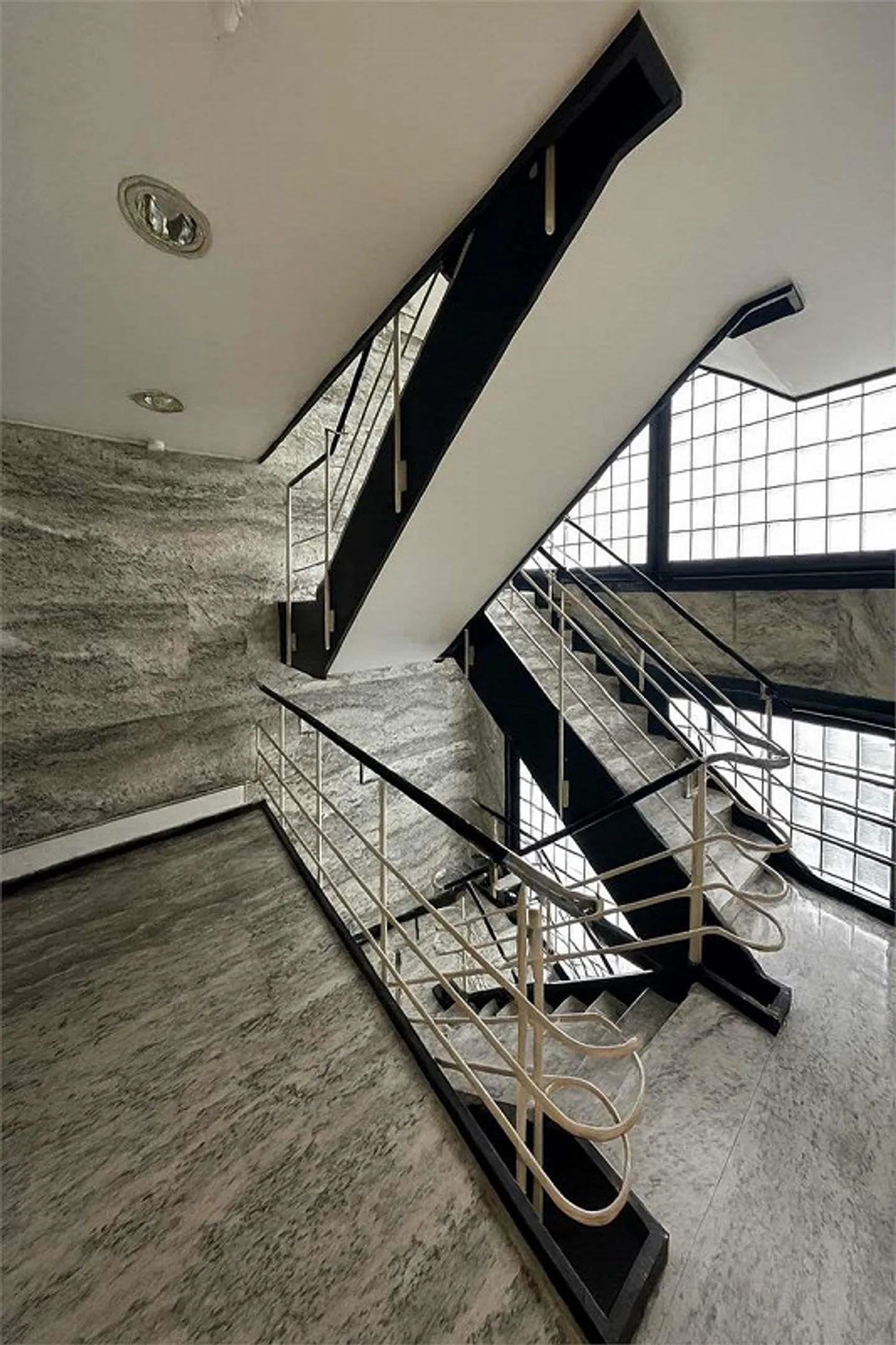 Elegantes Büro im Zentrum von Lugano - Foto 3 von 3