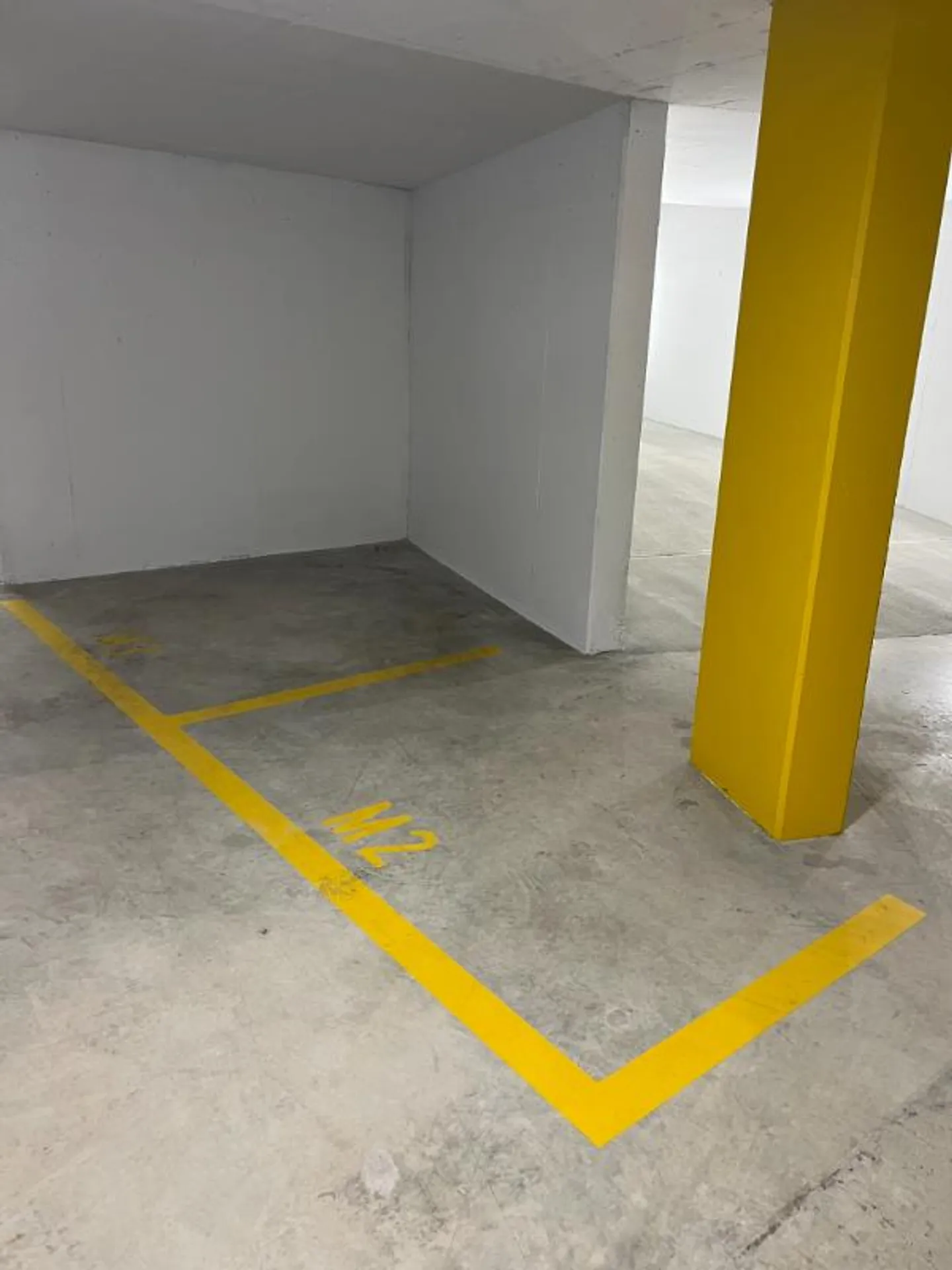 Parking Hall Moto - Photo 1 sur 5