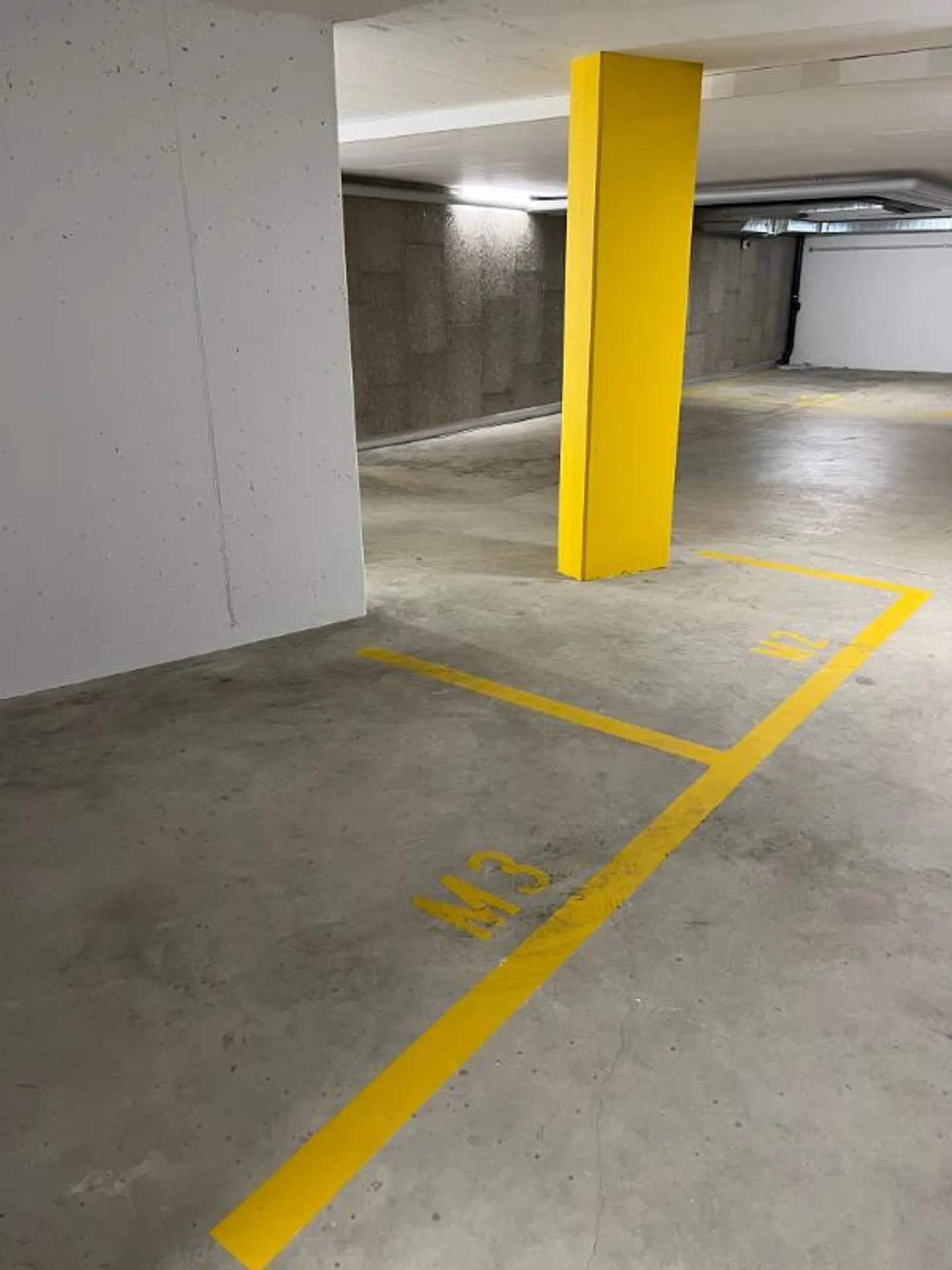 Parking Hall Moto - Photo 4 sur 5