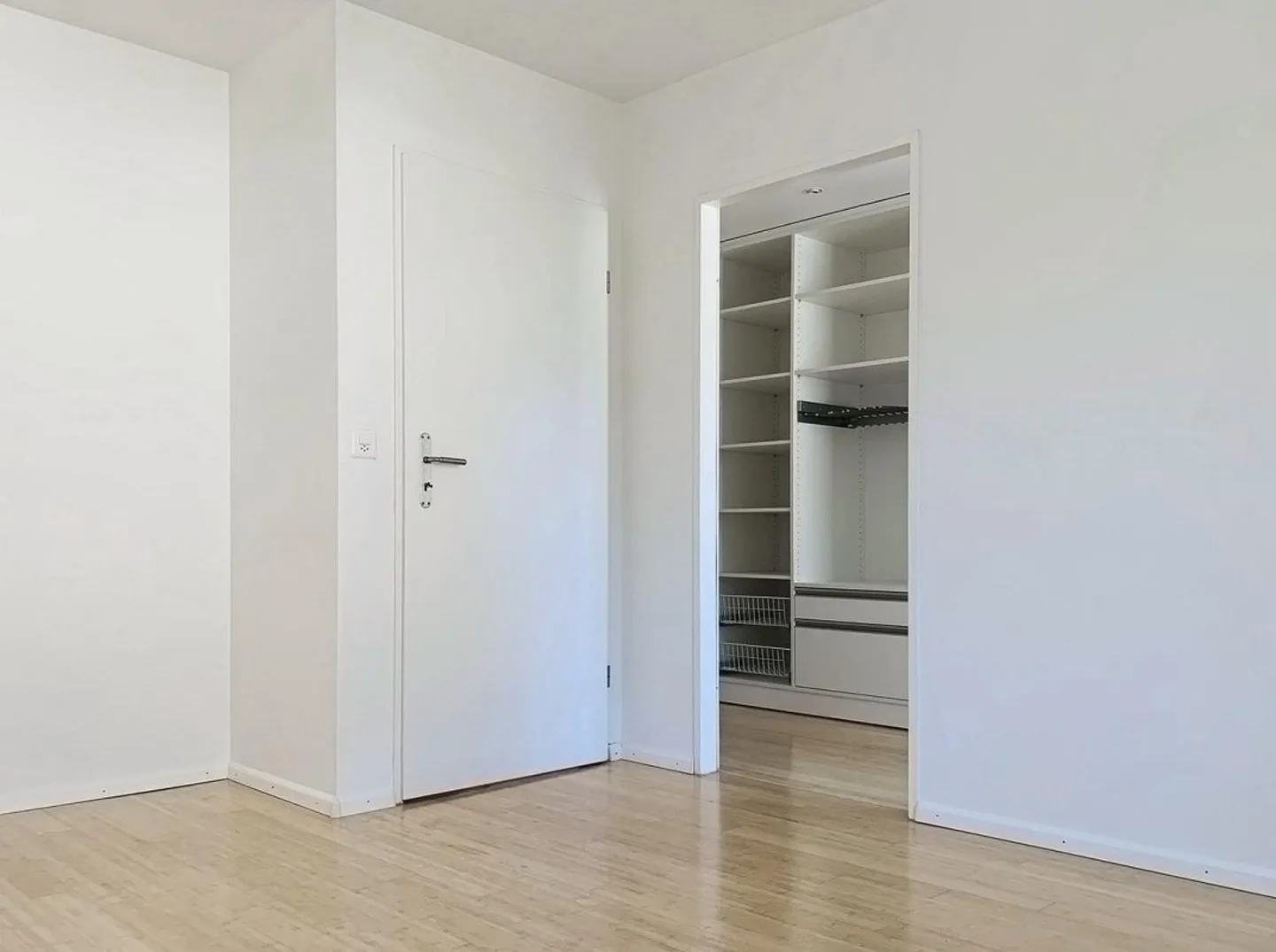 Spacious 4.5-room apartment with balcony and fireplace in Basel-Gotthelf - Photo 6 of 12