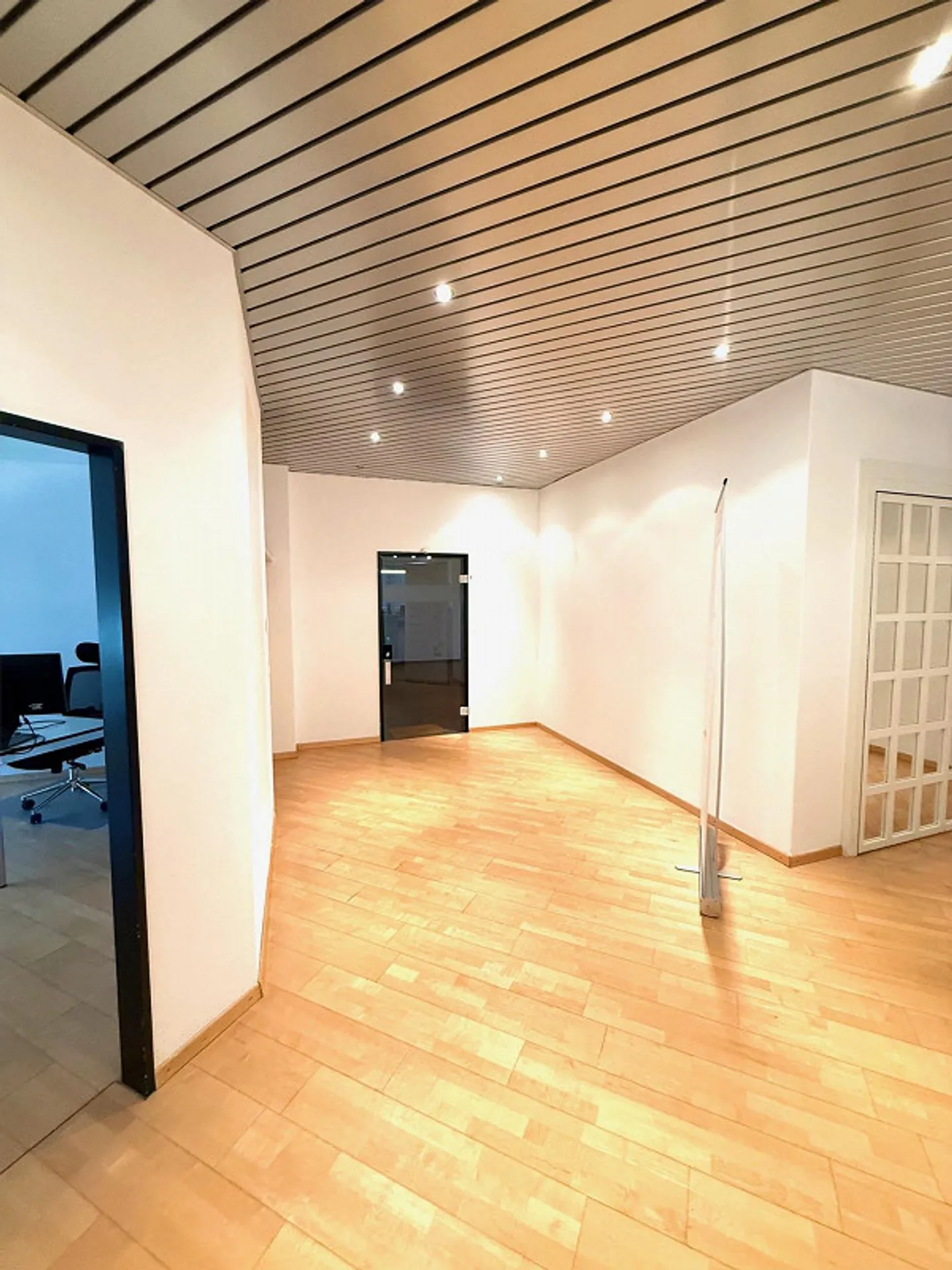 Your new business location in the heart of Cham - Photo 4 of 10