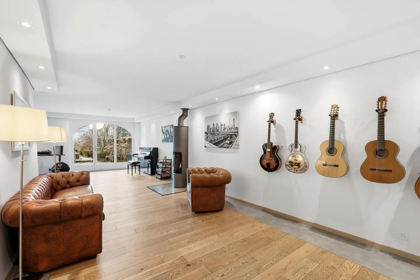 Magnificent village house with pool and garden - Photo 7 of 13