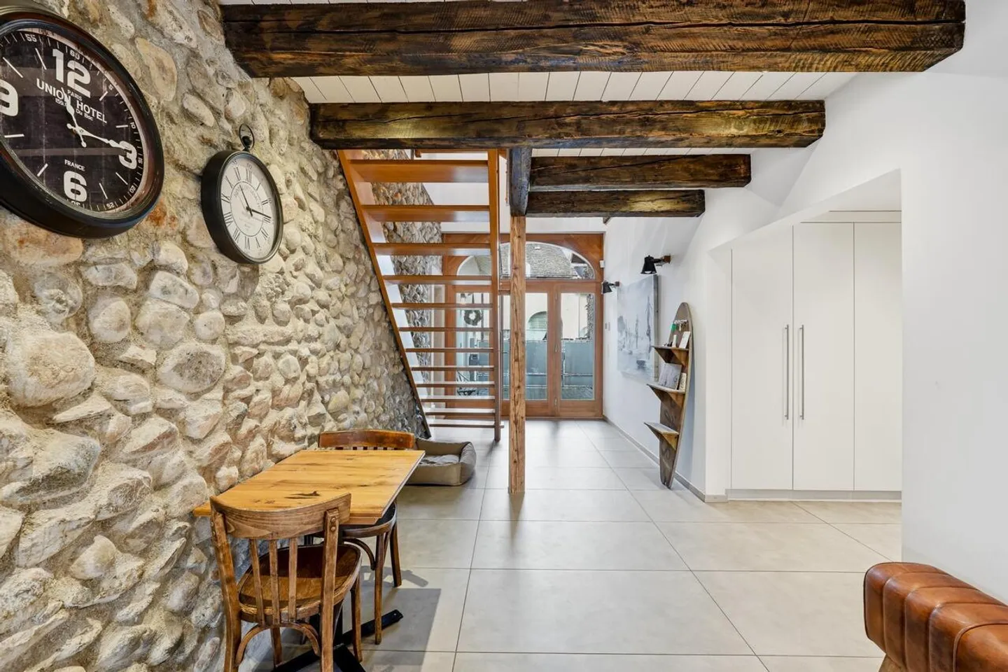 Magnificent village house with pool and garden - Photo 8 of 13