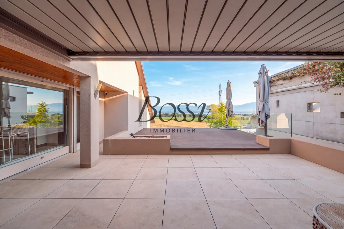 Lake and Alps view, large volumes and intimacy without vis-à-vis - Photo 2 of 14
