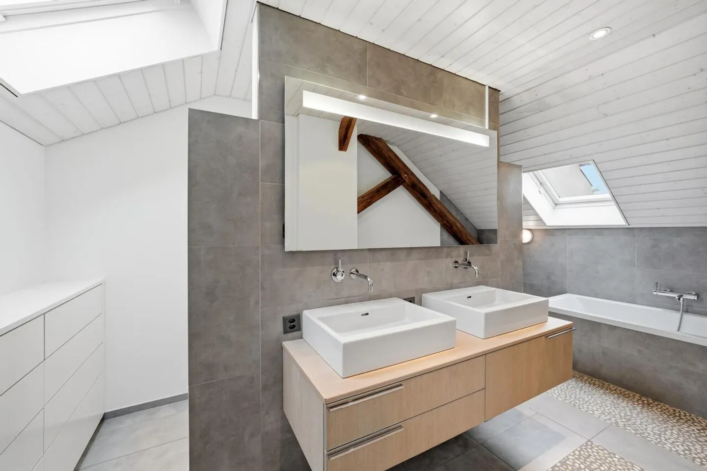 Magnificent village house with pool and garden - Photo 12 of 13