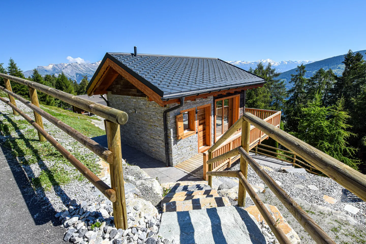 Chalet piccolo affascinante - Foto 3 di 13