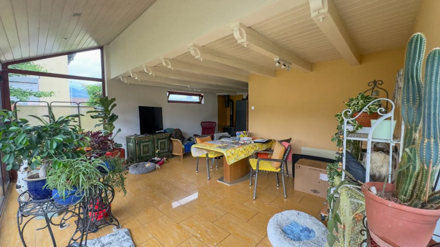 Casa unifamiliare ristrutturata con grande terreno - Foto 5 di 16