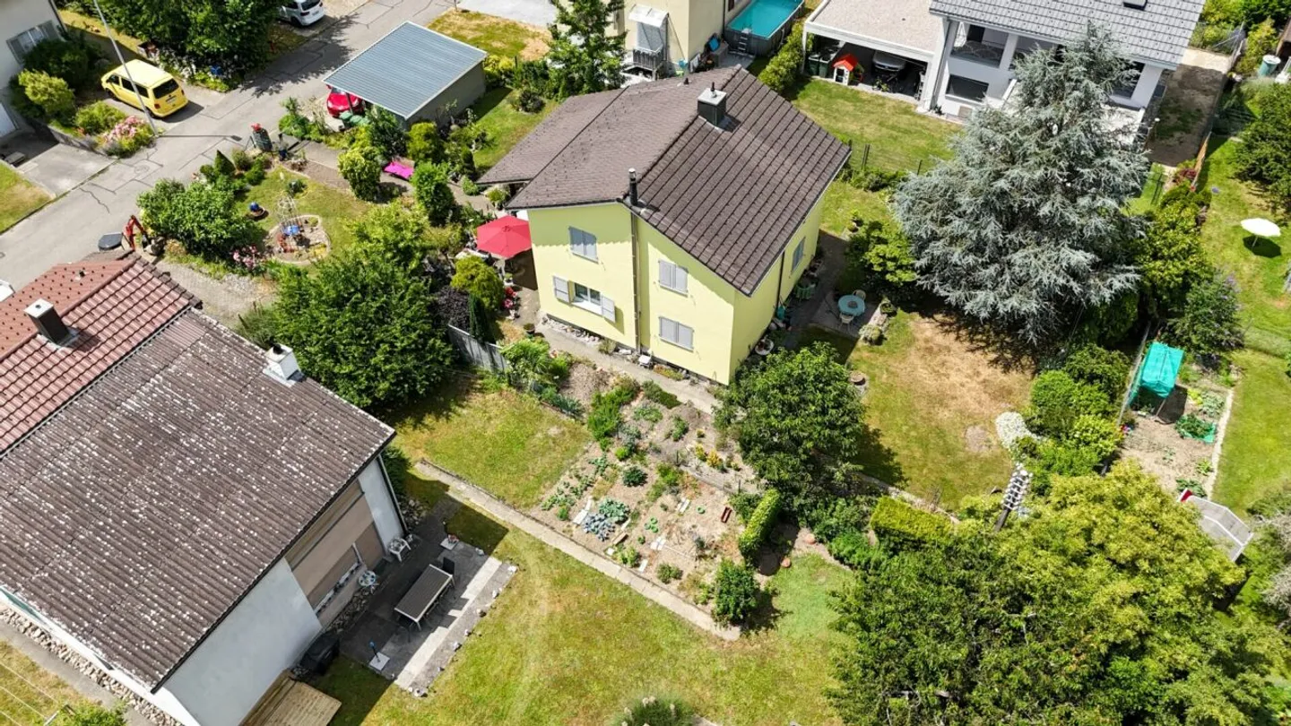 Casa unifamiliare ristrutturata con grande terreno - Foto 1 di 16