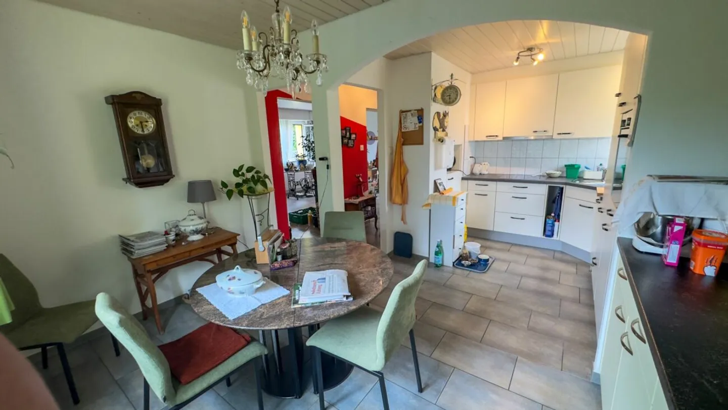 Casa unifamiliare ristrutturata con grande terreno - Foto 8 di 16