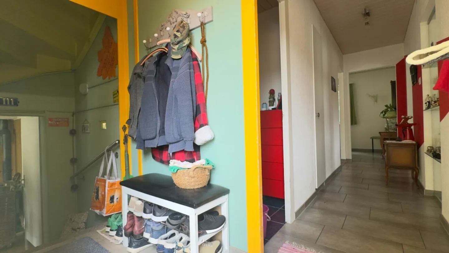 Casa unifamiliare ristrutturata con grande terreno - Foto 10 di 16