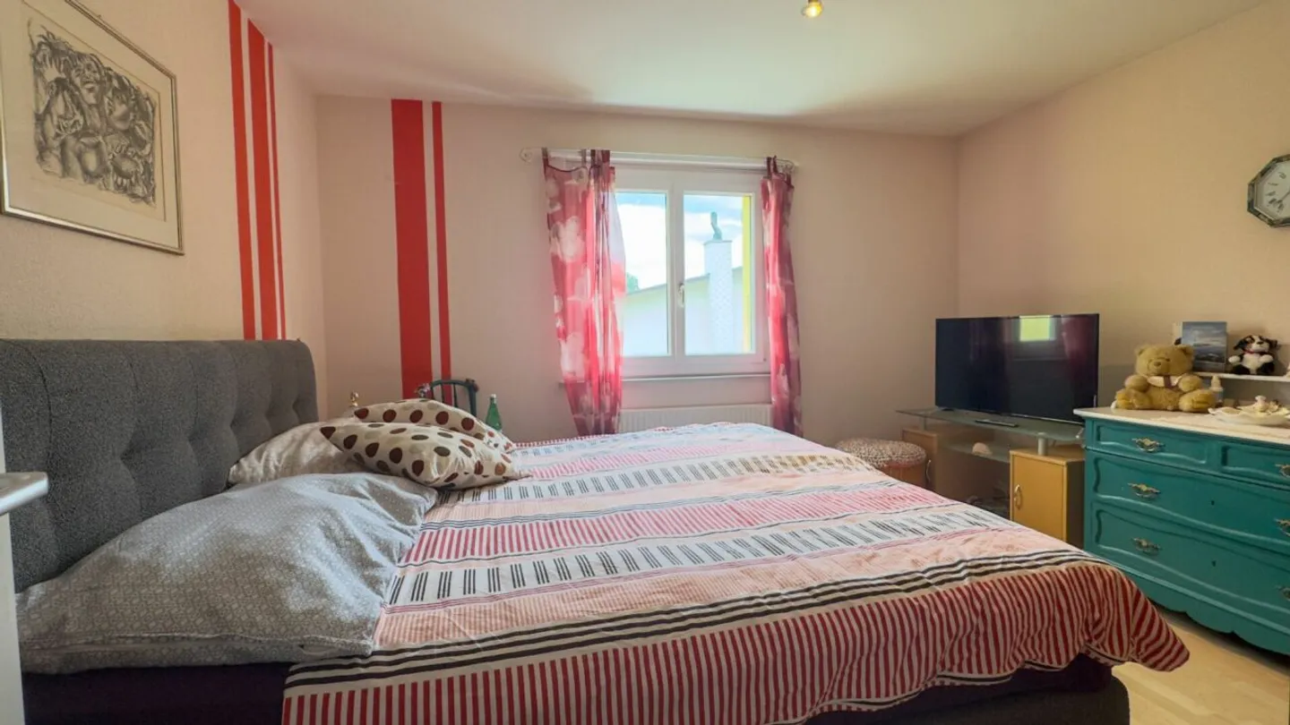 Casa unifamiliare ristrutturata con grande terreno - Foto 12 di 16