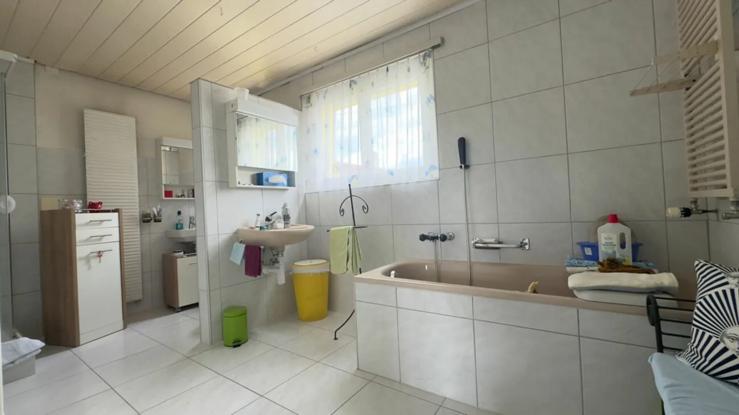 Casa unifamiliare ristrutturata con grande terreno - Foto 16 di 16