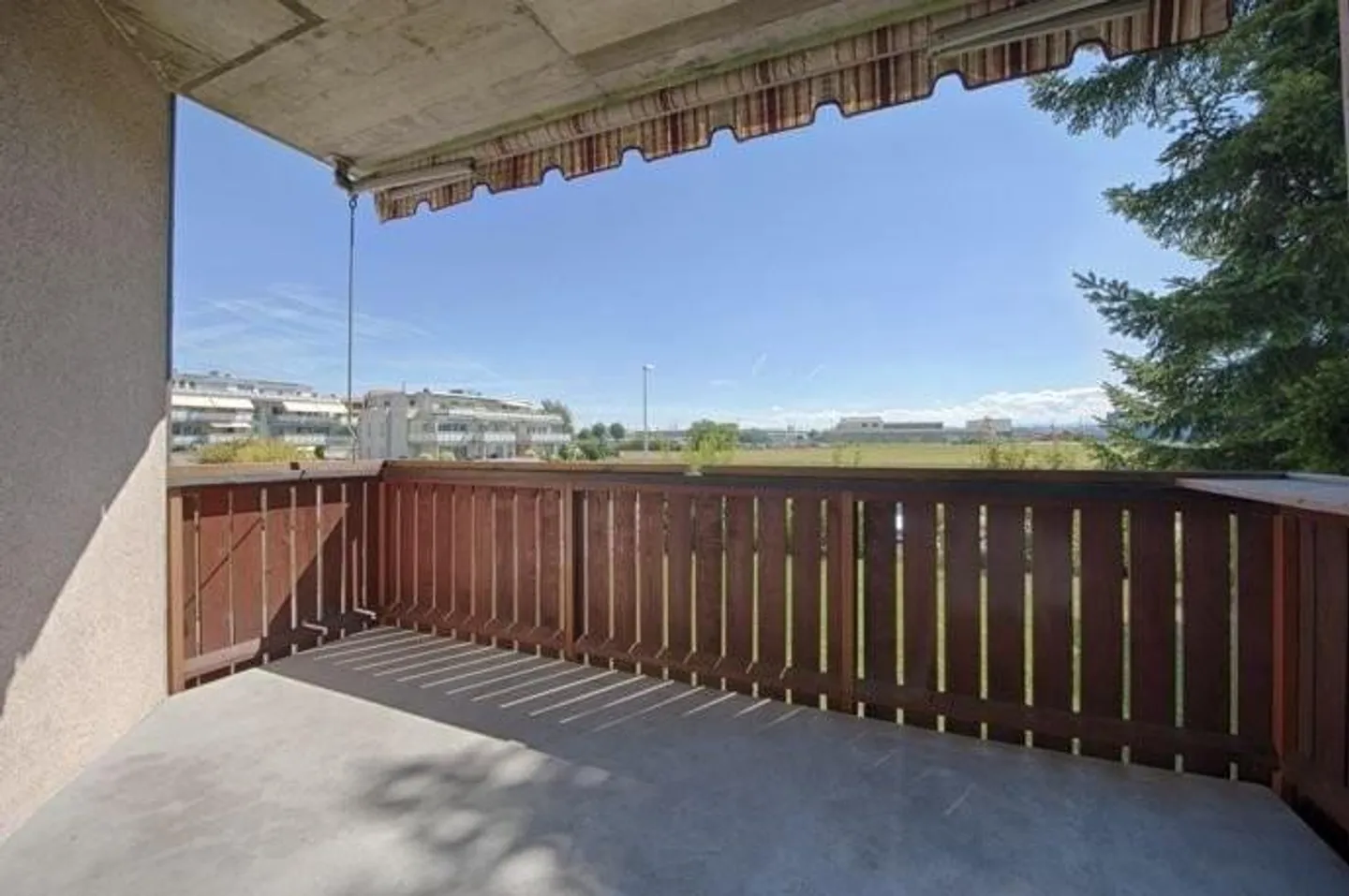 Charmante, teilsanierte Wohnung an zentraler Lage - Photo 2 of 7