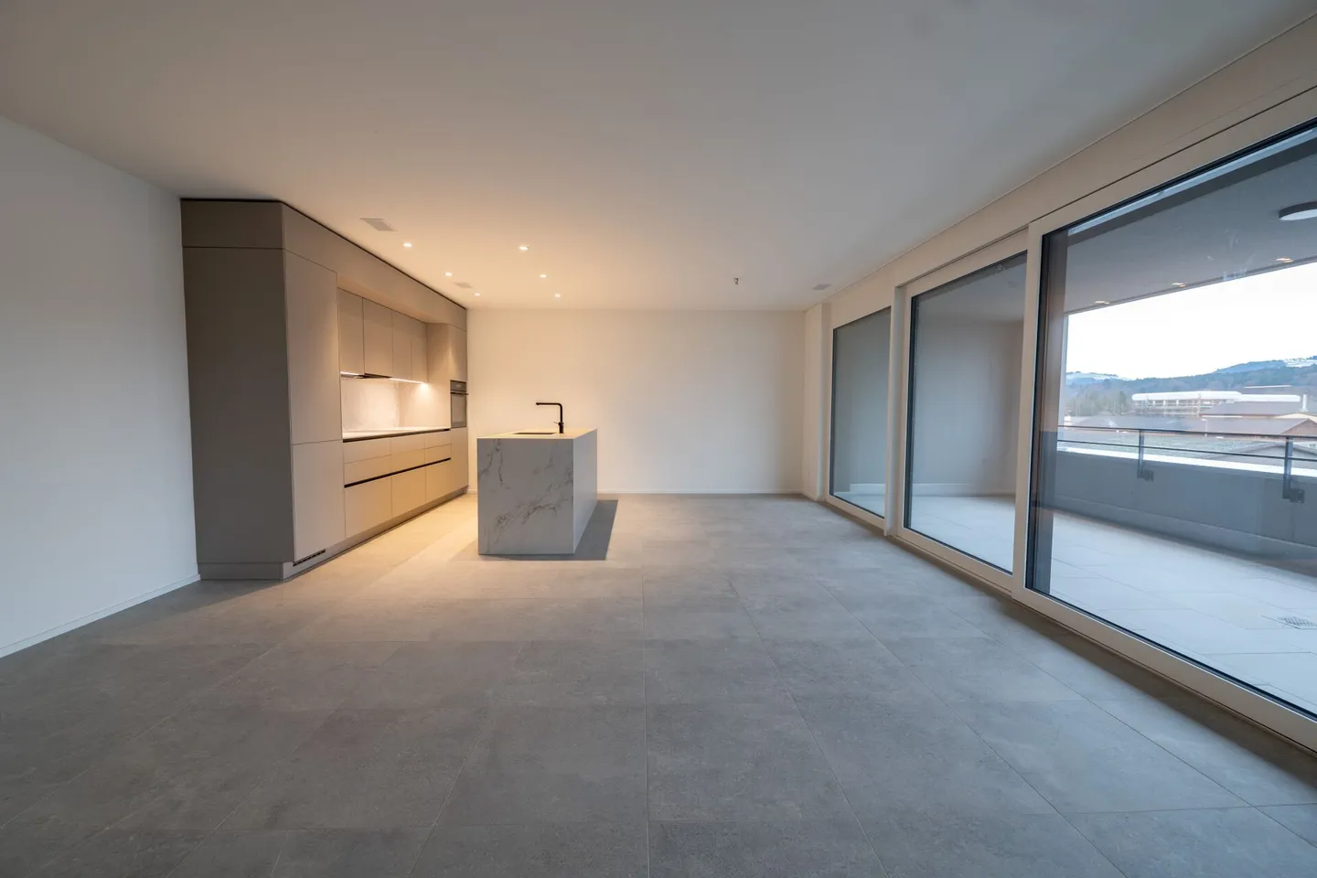 Moderne 3.5 Zimmer Wohnung - Foto 3 von 15