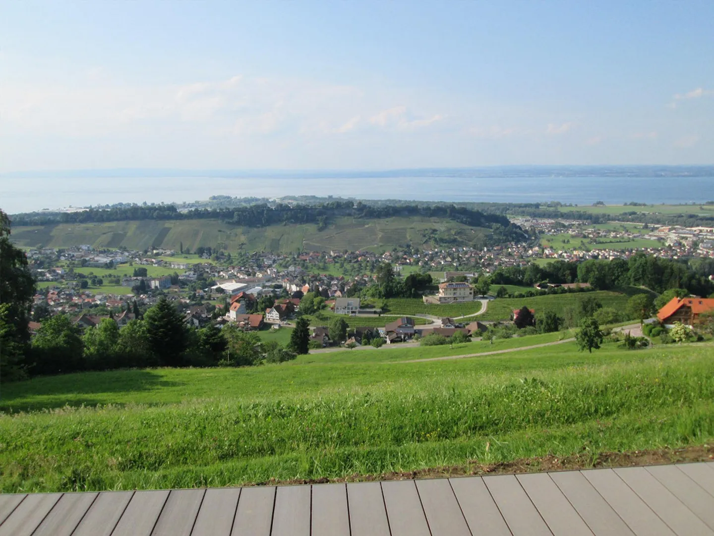 Appartement 3,5 pièces avec vue panoramique incomparable sur le lac - Photo 1 sur 12