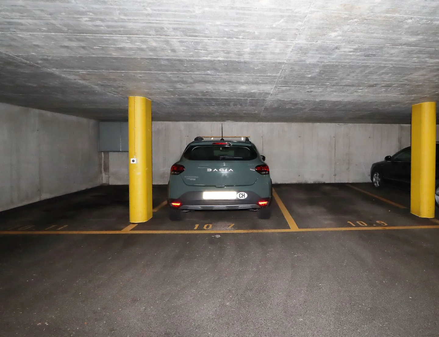 Appartamento di 4,5 locali con posto auto in garage e balcone in una posizione tranquilla a Niederurnen - Foto 18 di 19