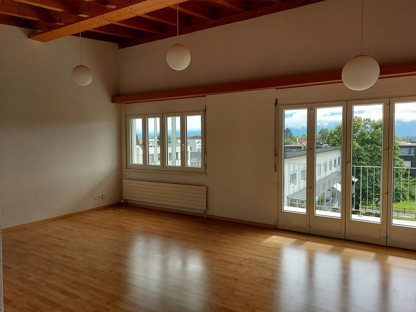 Appartement fonctionnel et facile d'entretien de 2 1/2 pièces (appartement pour seniors) - Photo 1 sur 7
