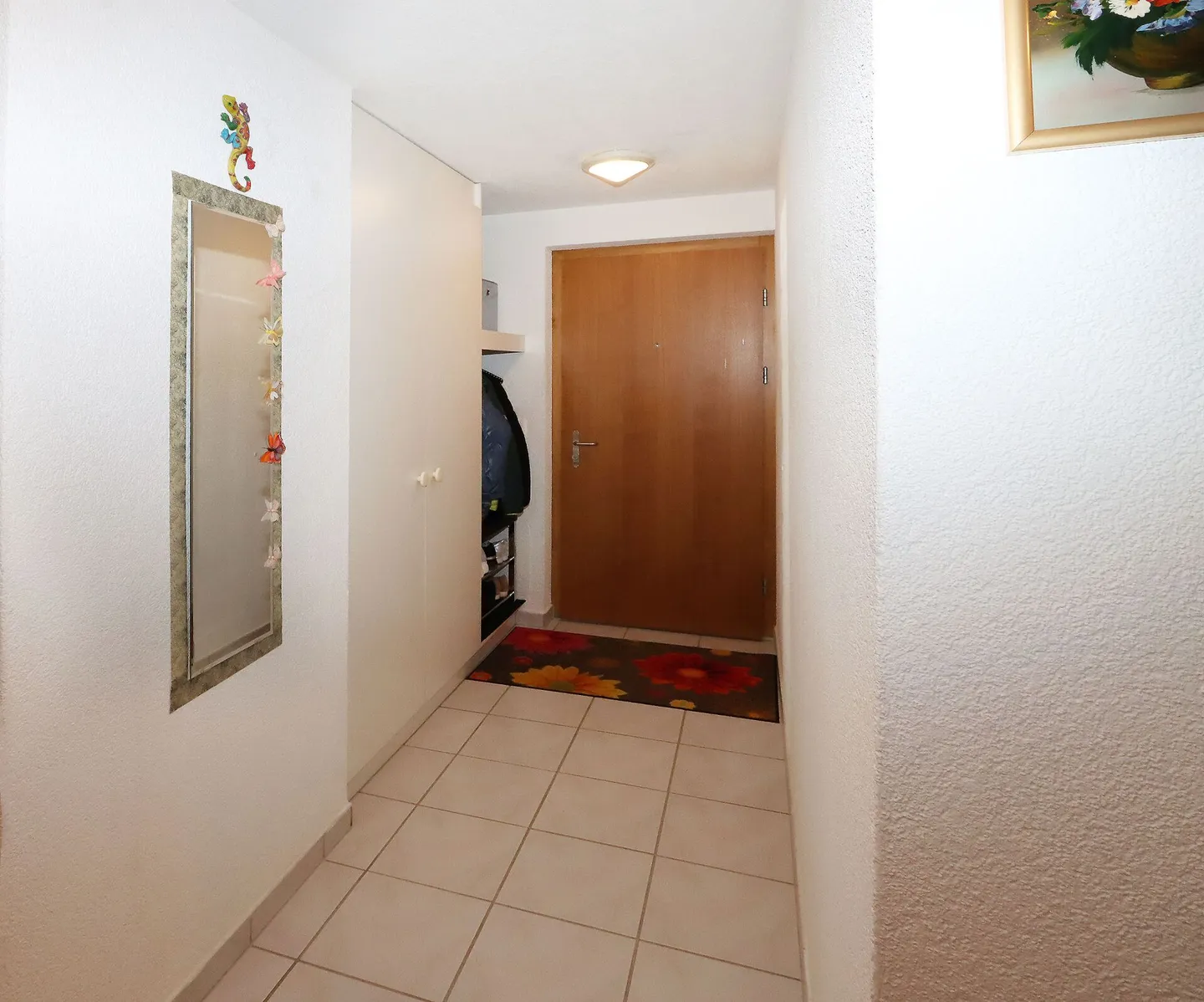 Appartamento di 4,5 locali con posto auto in garage e balcone in una posizione tranquilla a Niederurnen - Foto 10 di 19