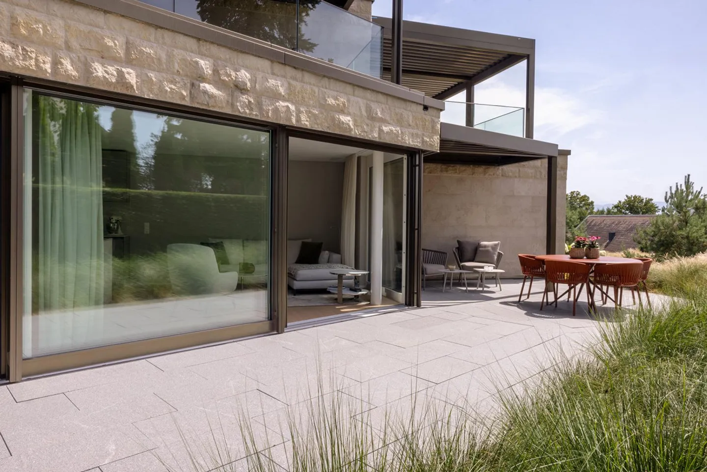 3½-Room Luxury Garden Apartment Furnished in Herrliberg - Photo 2 of 5