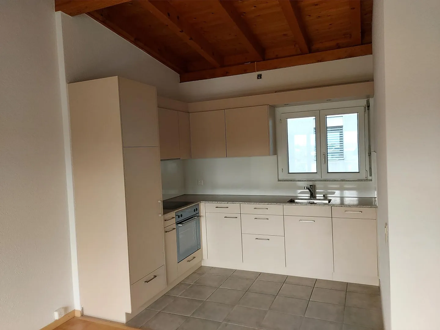 Appartement fonctionnel et facile d'entretien de 2 1/2 pièces (appartement pour seniors) - Photo 3 sur 7