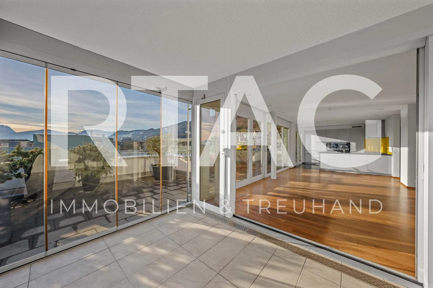 Appartement en attique de 4,5 pièces - Photo 1 sur 12