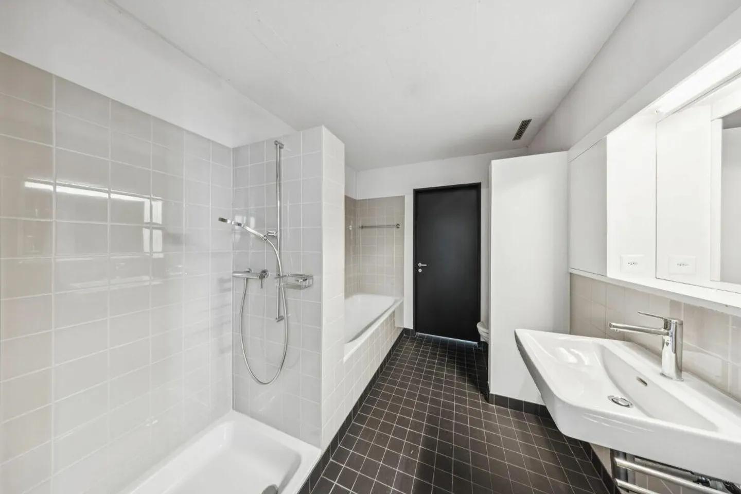 Appartement spacieux et lumineux au 3ème étage - Photo 4 sur 7