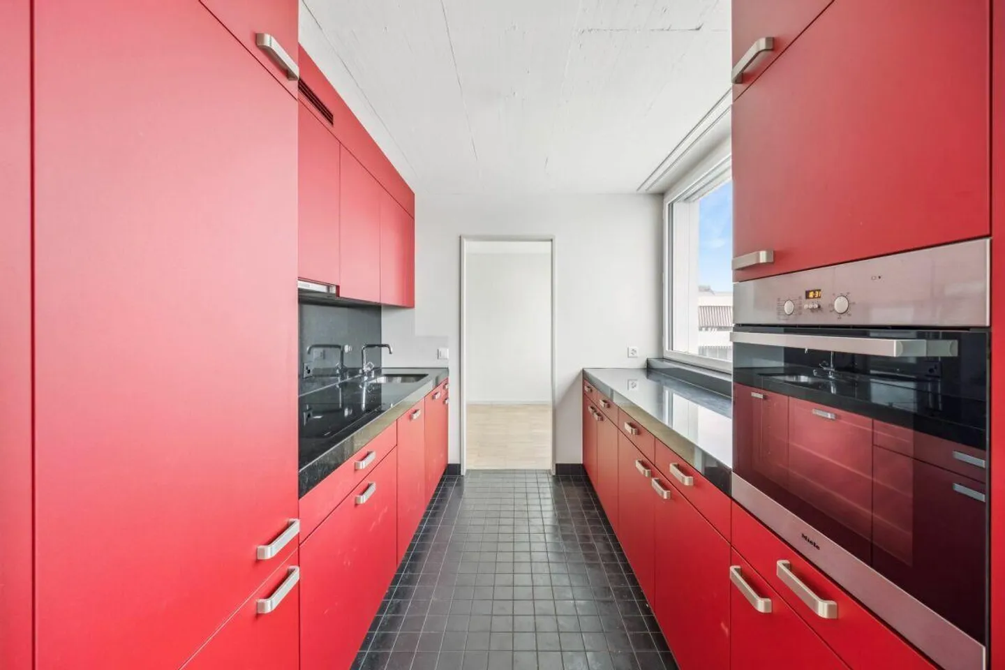 Appartement spacieux et lumineux au 3ème étage - Photo 3 sur 7