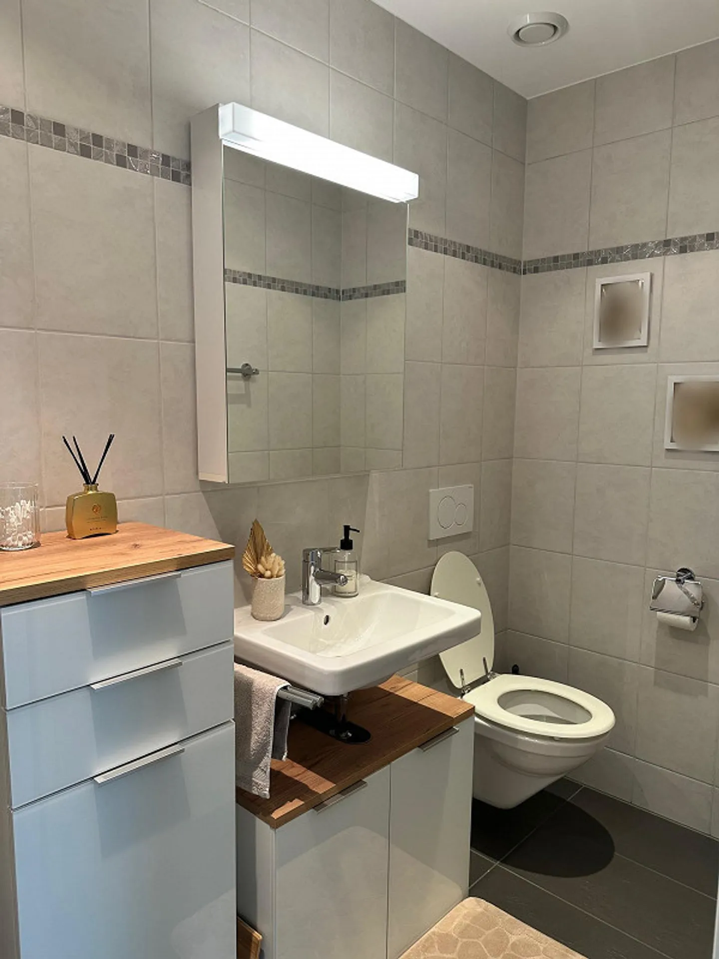 Modernes Apartment mit Balkonen - Foto 3 von 15