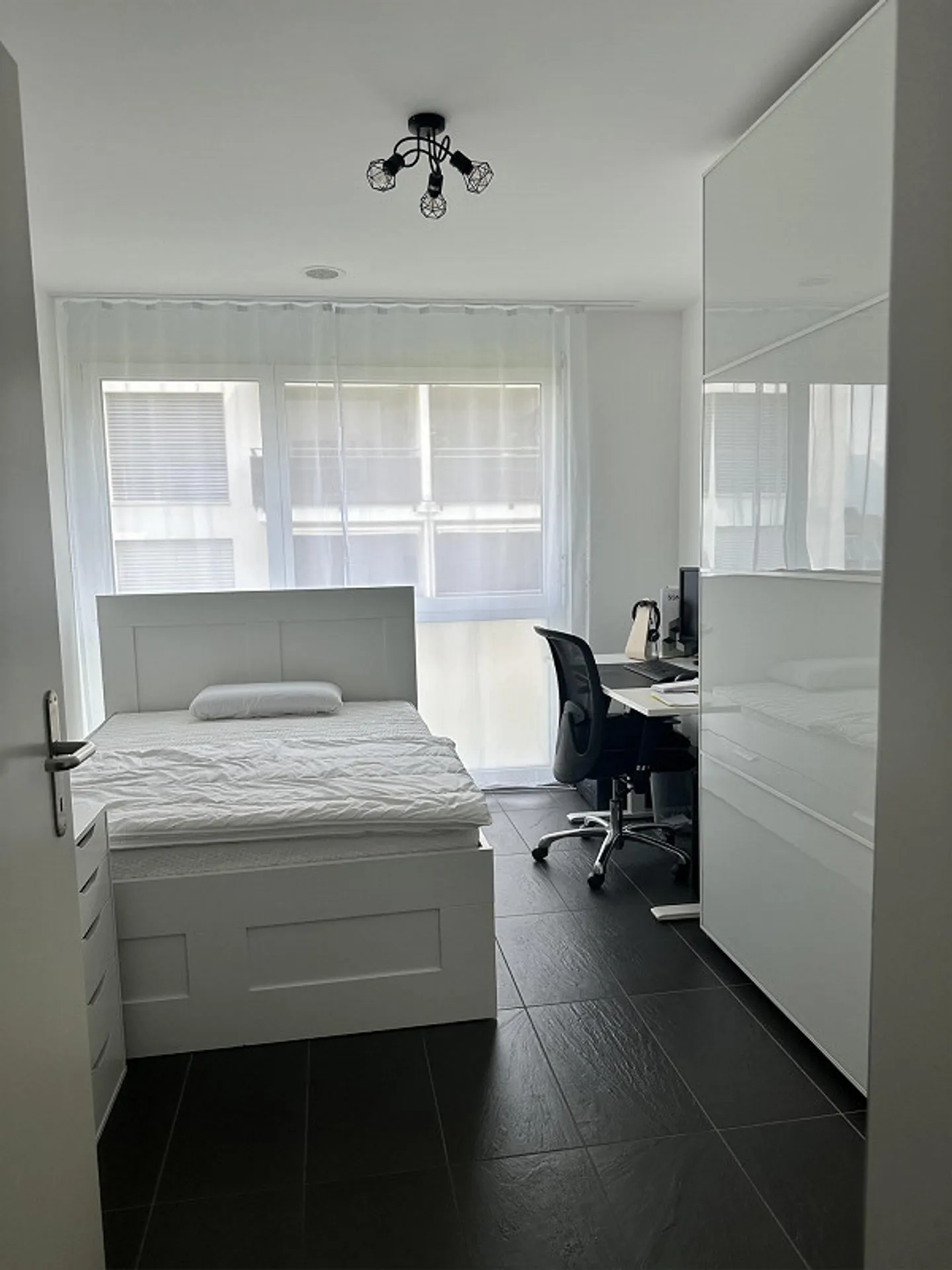 Modernes Apartment mit Balkonen - Foto 6 von 15
