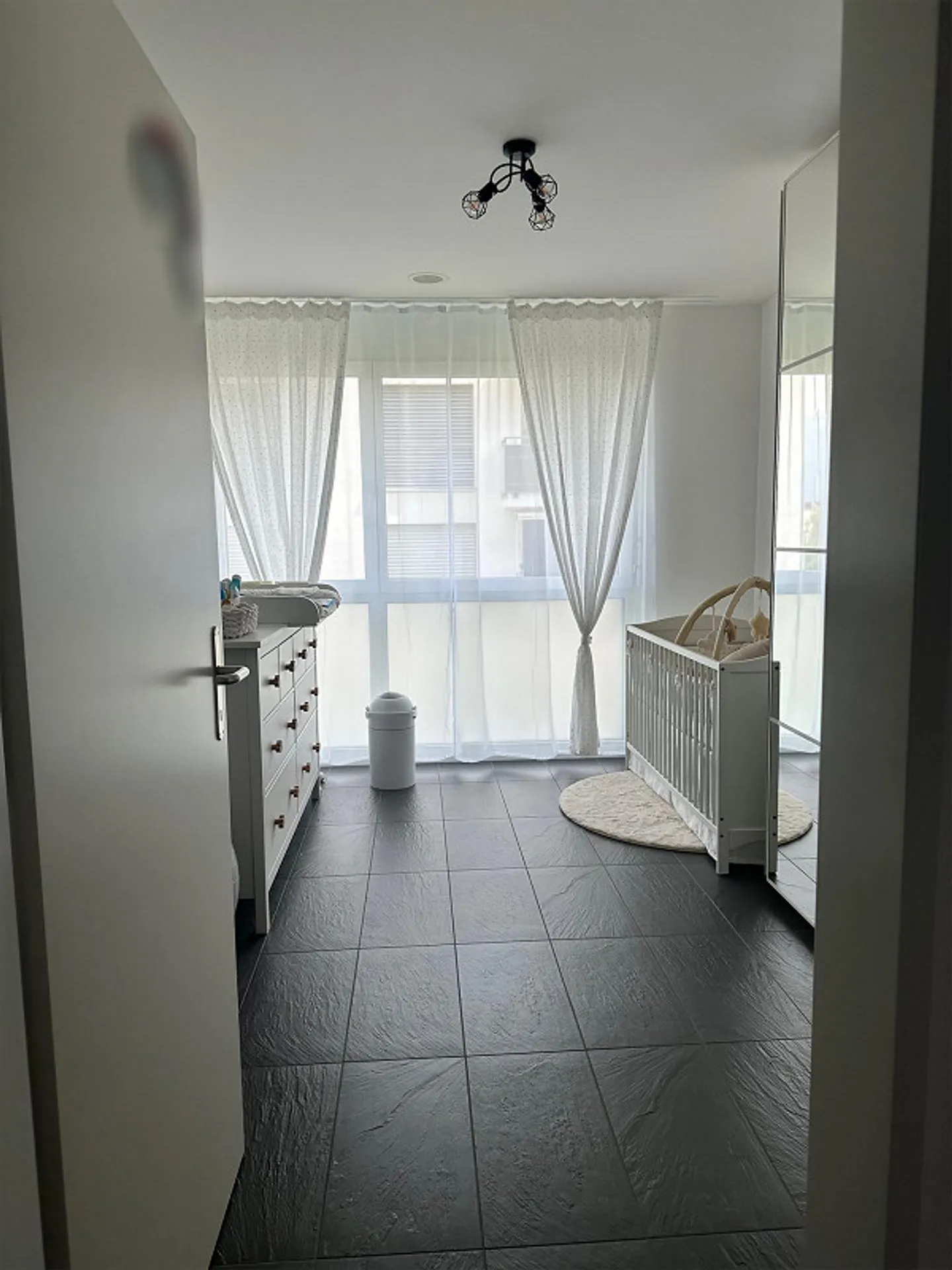 Modernes Apartment mit Balkonen - Foto 7 von 15